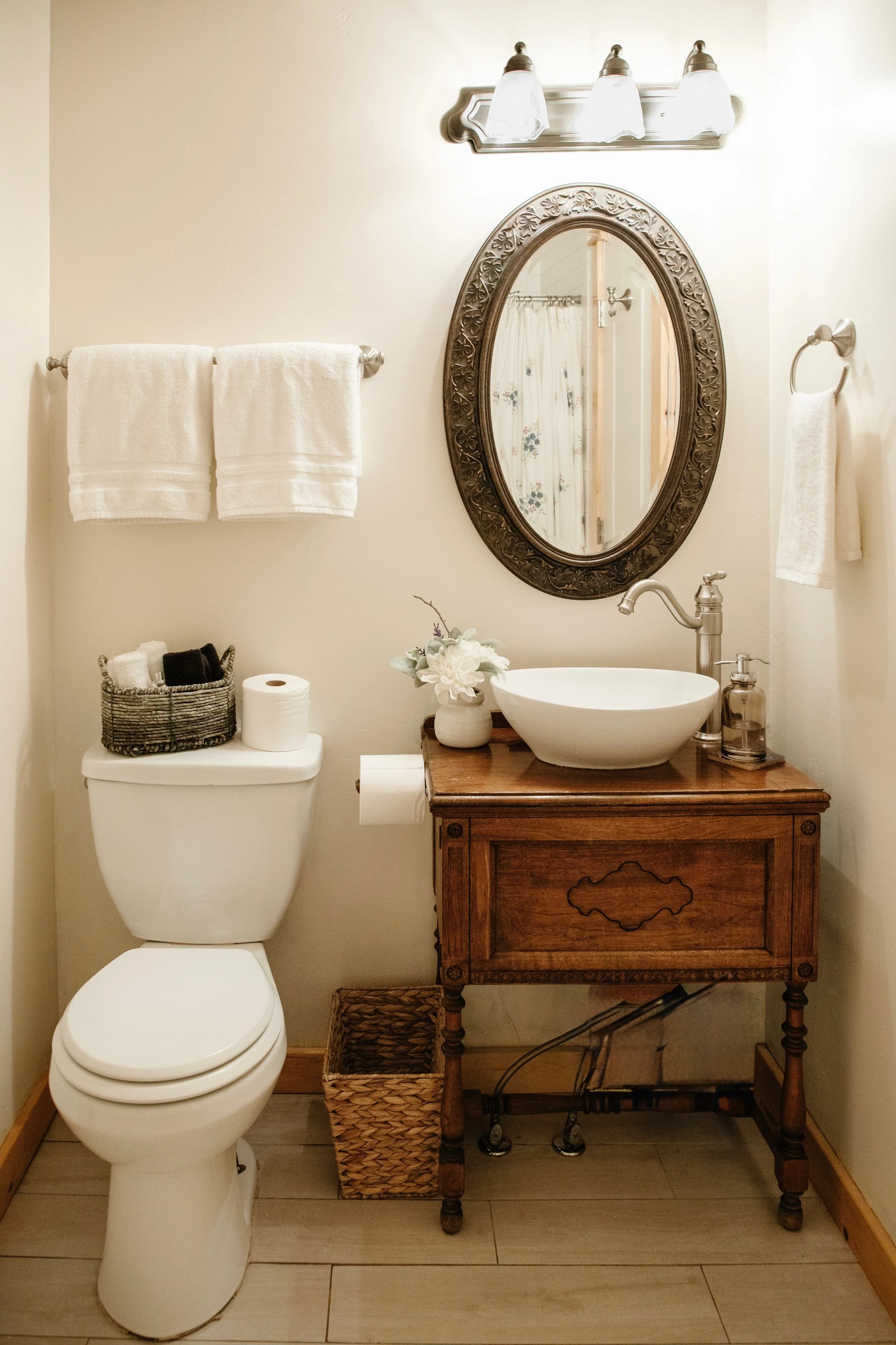 English Oaks 2nd Bathroom 2.jpg