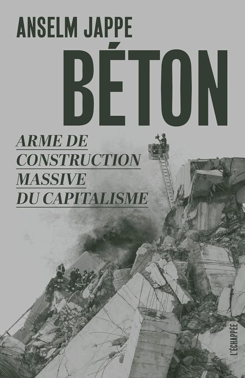       
  
      Béton, arme de construction massive du capitalisme     Anselm Jappe     Voilà un essai aussi original que stimulant. Là où la plupart des analyses écologiques s'intéressent à l'énergie, aux transports ou à la consommation, Anselm Japp