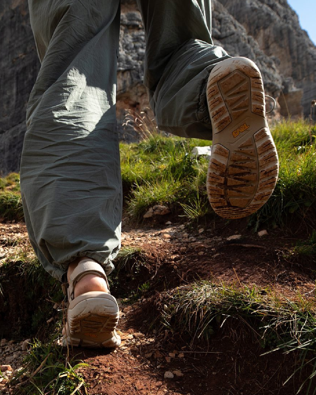 Teva ——————————————————————
Adventure-ready sandals