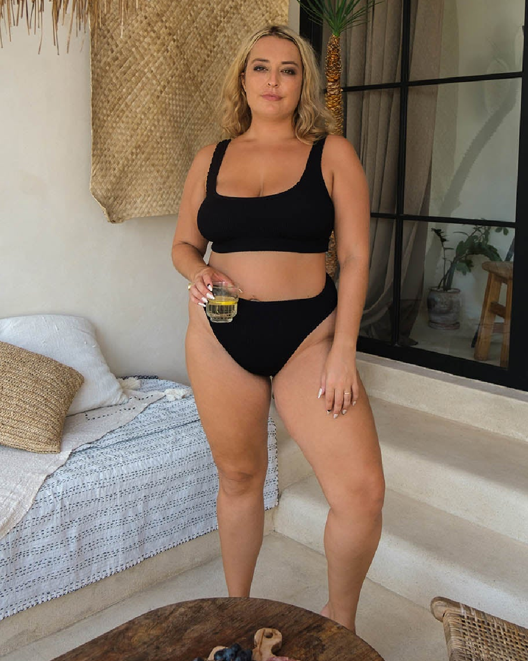 Artesands ——————————————
Curve-loving swimwear