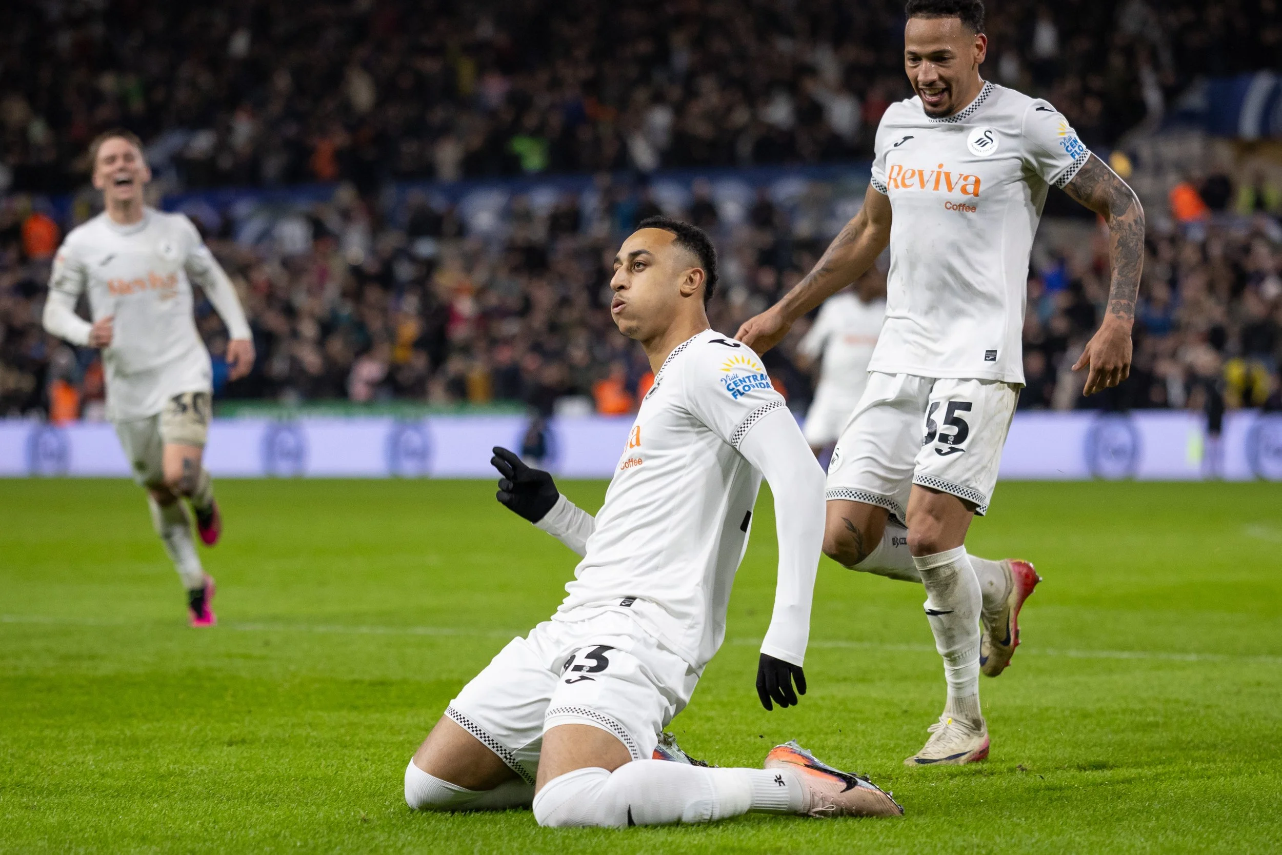 Andrew Orchard Sports Photography 