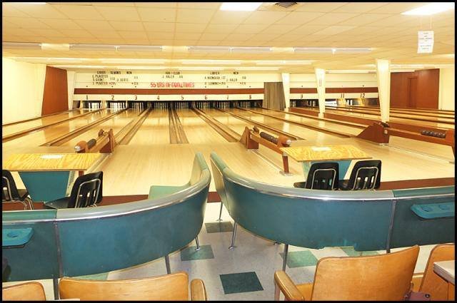 Oakland Park Bowling Birthday Party - 1.5 hours of bowling fun in the party area

LIVE