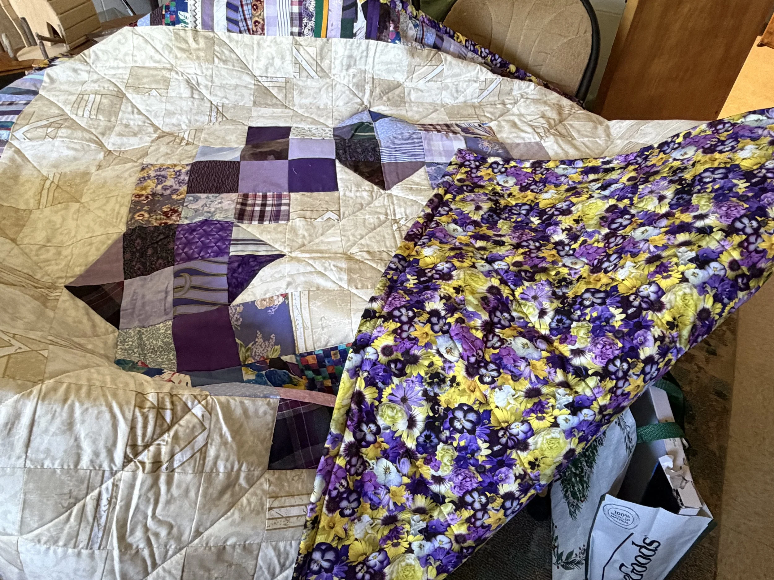 Bobbin Goblin Quilt
LIVE
