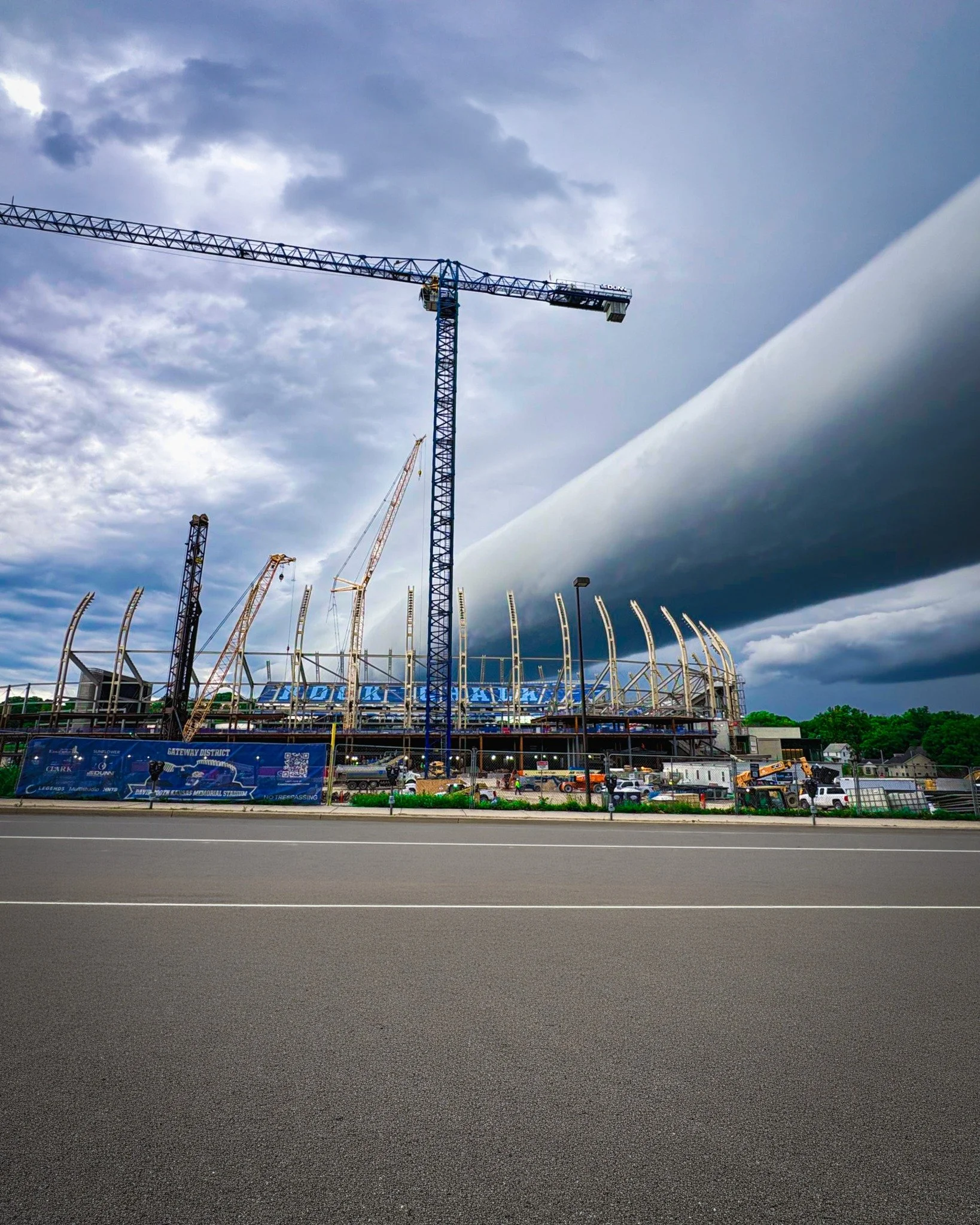 Steel going up. Skies putting on a show.

As we began the process of installing the final beams at the @universityofkansas  David Booth Memorial Stadium last week, the Kansas sky gave us a show. A rare roll cloud (technically known as a stratocumulus