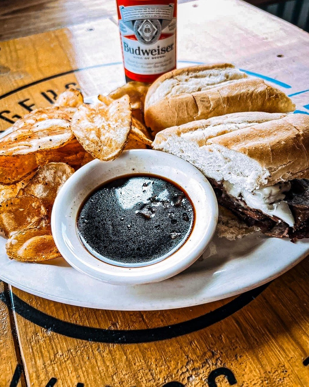 Gloomy days call for our Famous French Dip + House Chips for $12.99 AND a Hump Day Happy Hour 4-6P 🔥