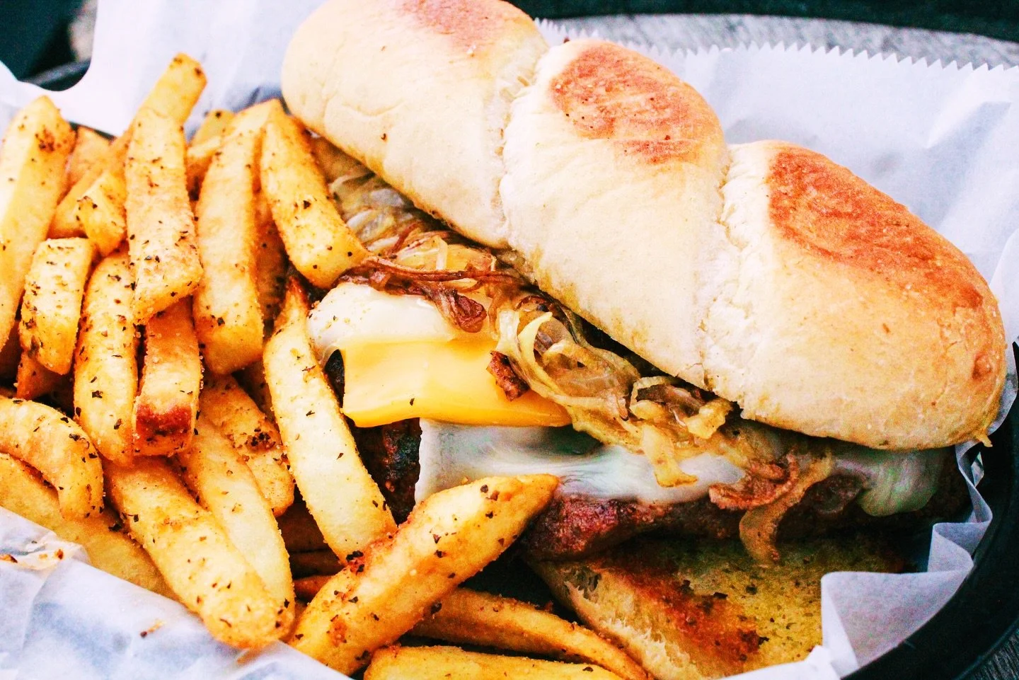 You&rsquo;re getting hungry. It&rsquo;s a steak n&rsquo; potatoes kinda day 🤌 Our version includes Steak Sandwich + Krack Fries and those crispy, cheesy Potato Skins. Two Hideout classics back on the menu for your Friday 🤤 

#lunchtime #fridayvibes