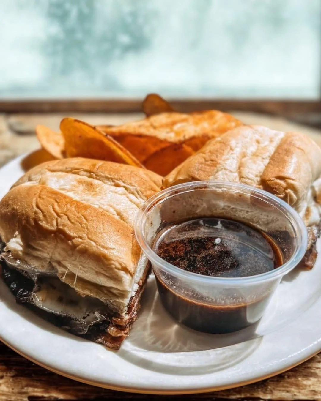 🐪 HUMP DAYYYY 🐪 Famous French Dip + Crispy House Chips for $12.99 🔥

🍻 HAPPY HOUR 4-6PM - half off beer, wine and wells
⚾️ $16 BUCKETS ALLLL GAME LONG - @cardinals vs @pittsburghpirates 6:45P
