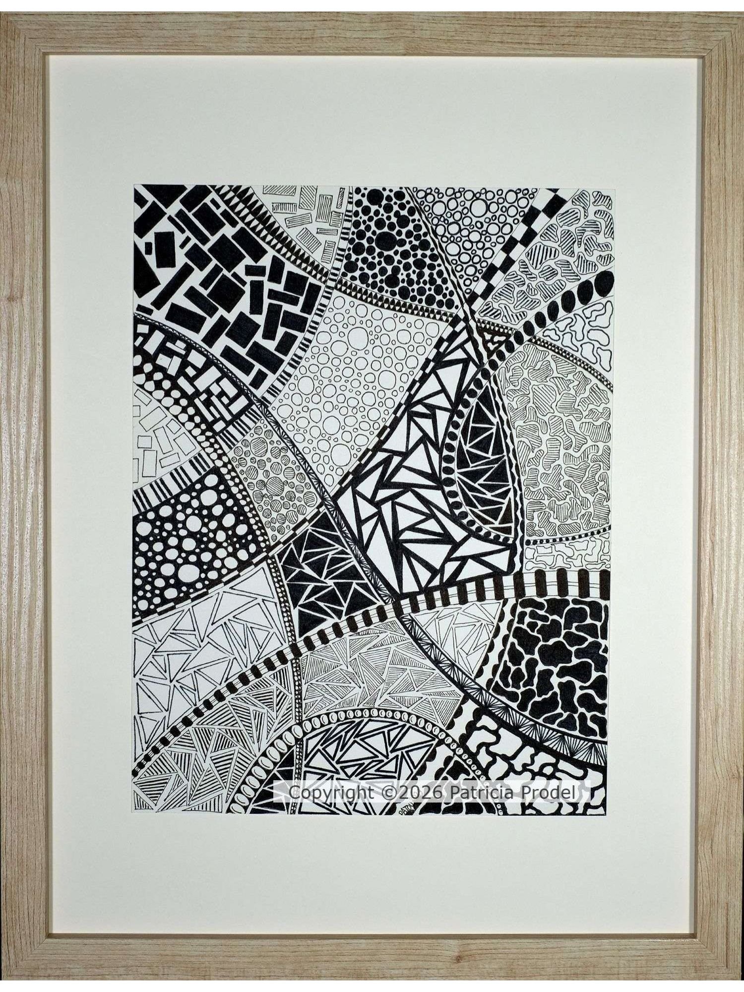 dessin-fait-main-encre-geometrie-abstrait-noir-et-blanc-artiste-traits-lignes-contraste-triangle-rectangle-imaginaire.jpg