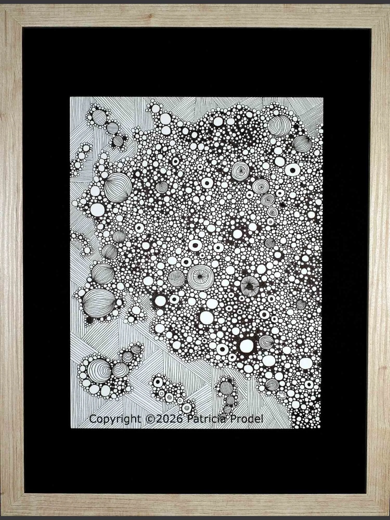 dessin-fait-main-crayon-encre-geometrie-sphères-abstrait-artiste-imaginaire-nuances-ombres_repetitions-.jpg