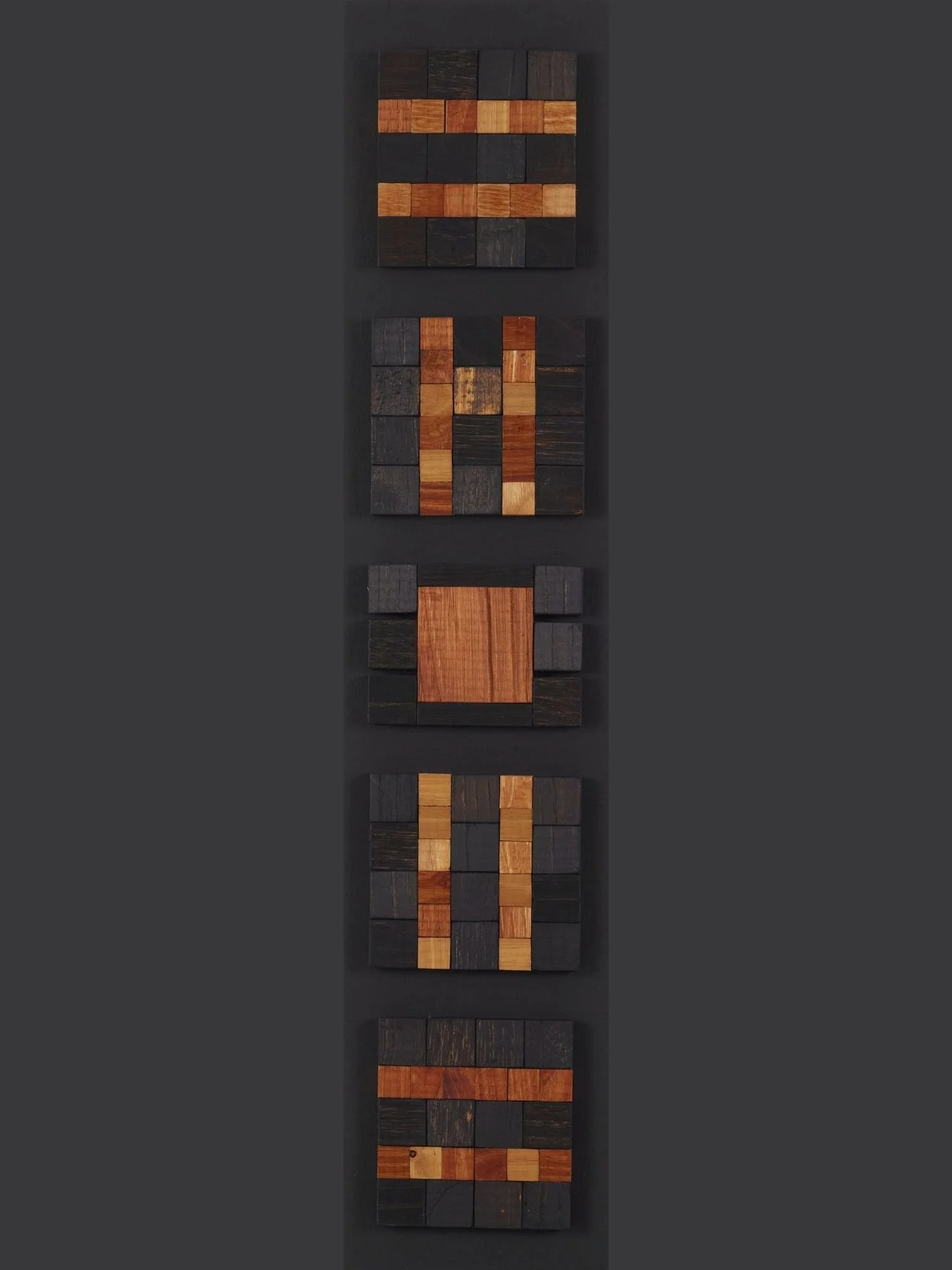 tableau-bois-brut-bois-noir-geometrie-lignes-carres-profondeur-matiere-symetrie-assemblage-composition-art-mural.jpg