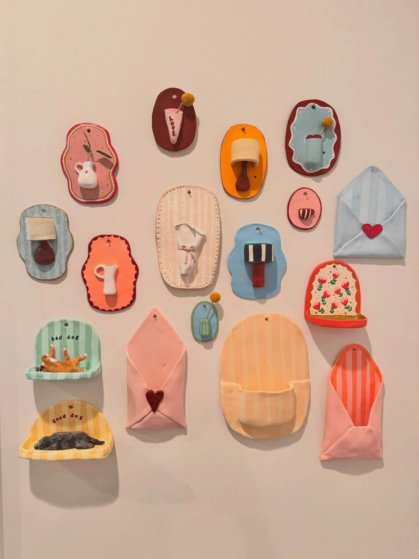 Some of these pieces are available on our website. Others aren&rsquo;t, but reach comment if you want them. Except for my dogs. That&rsquo;s from my private collection 🥰