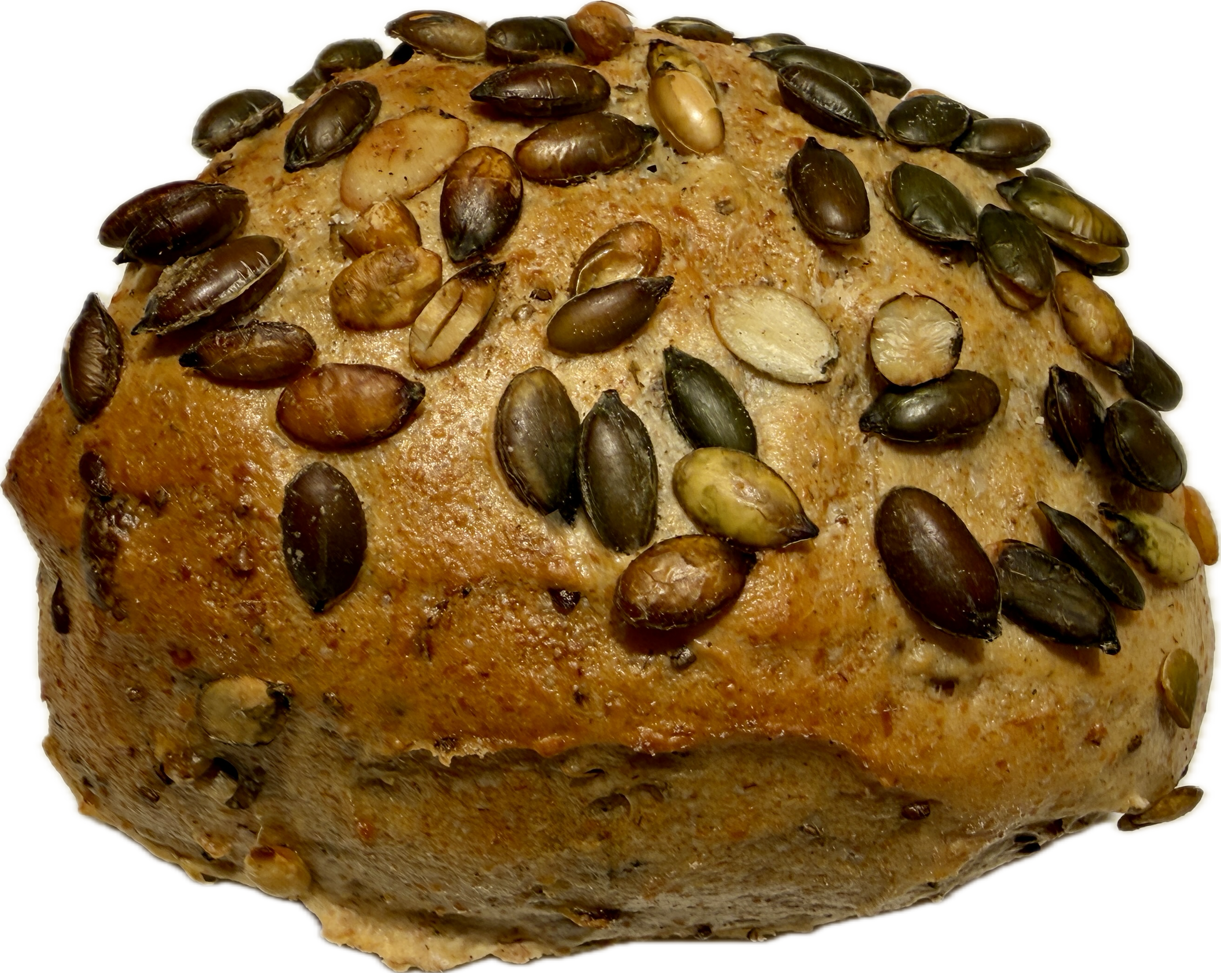 Ein Kürbiskernbrötchen mit einer goldbraunen Oberfläche, bedeckt mit einer Vielzahl von Kürbiskernen.