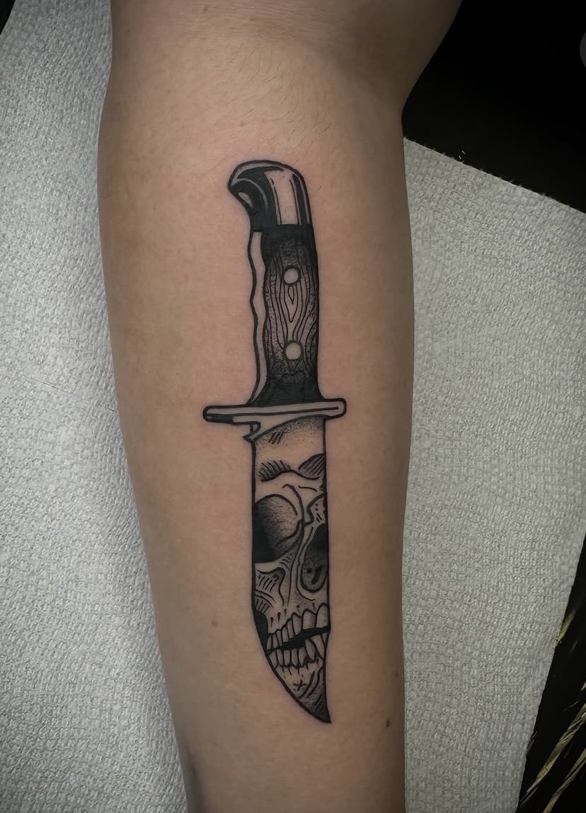 skull knife tattoo black and grey tattoo in Stuart, Sewall’s Point, Hutchinson Island, Jensen Beach, Palm City, Port St. Lucie, Fort pierce, treasure coast and surrounding South Florida areas horror tattoo