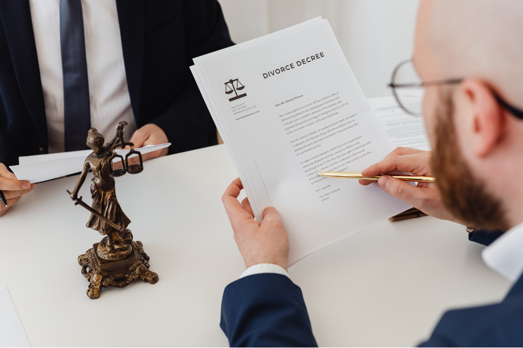 Choosing the Right Path in Divorce: Mediation, Collaborative, or Litigation?