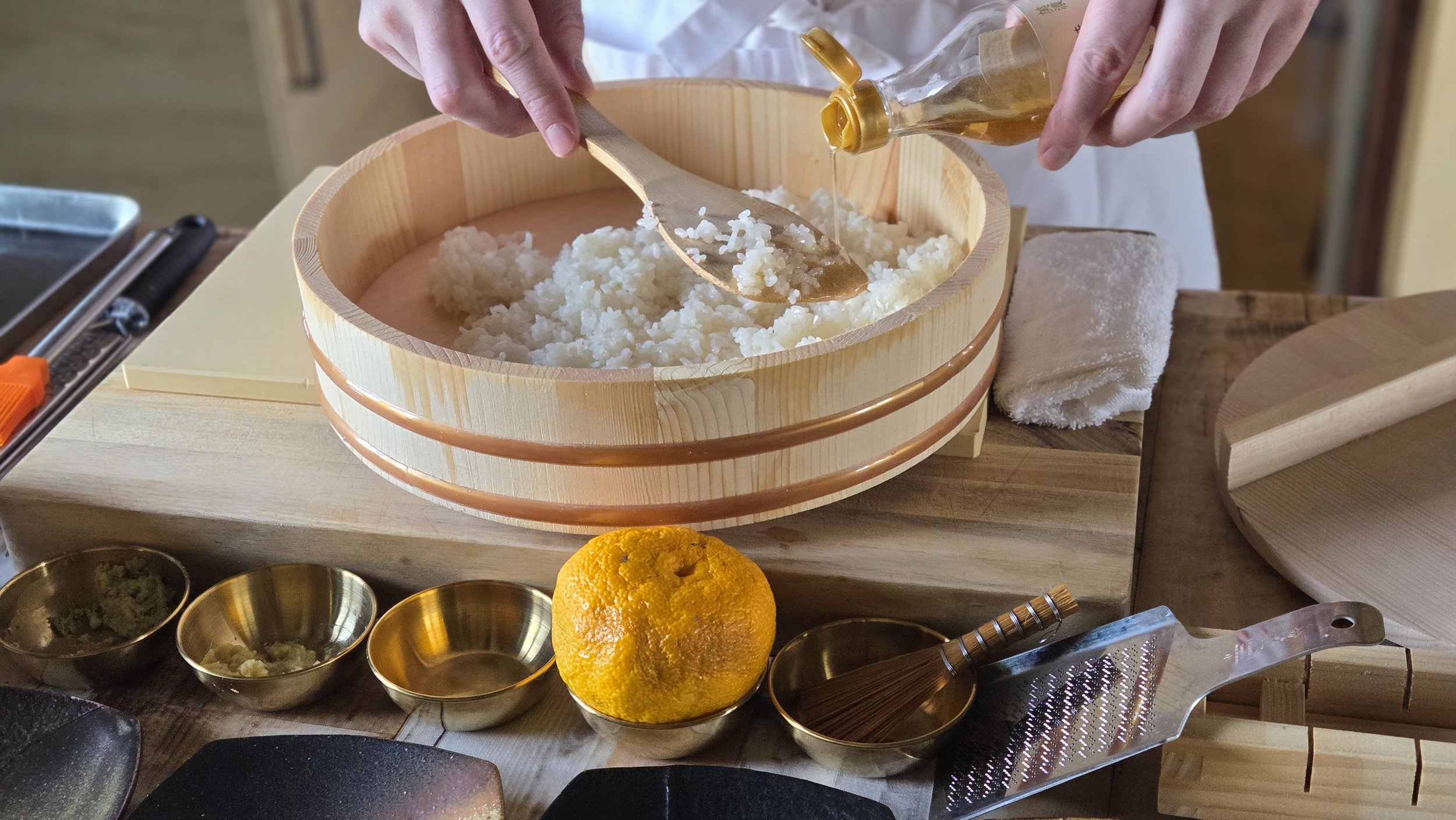 Joe Kimura making sushi 