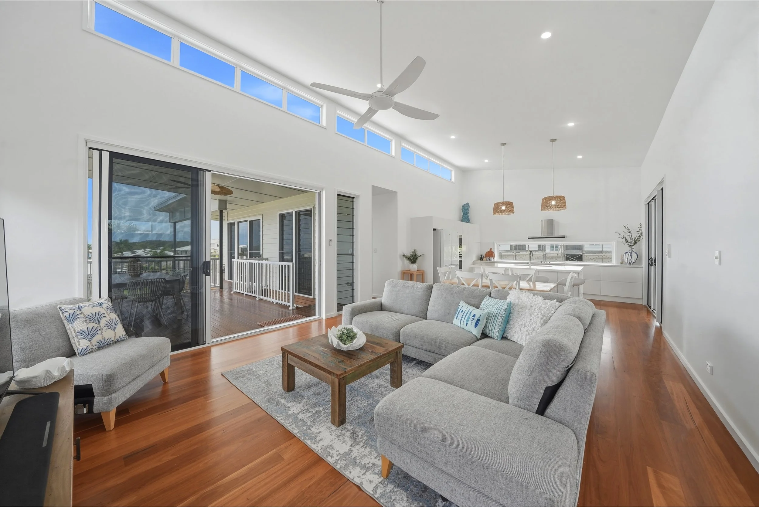 Wides_0006_Layer 3.jpg