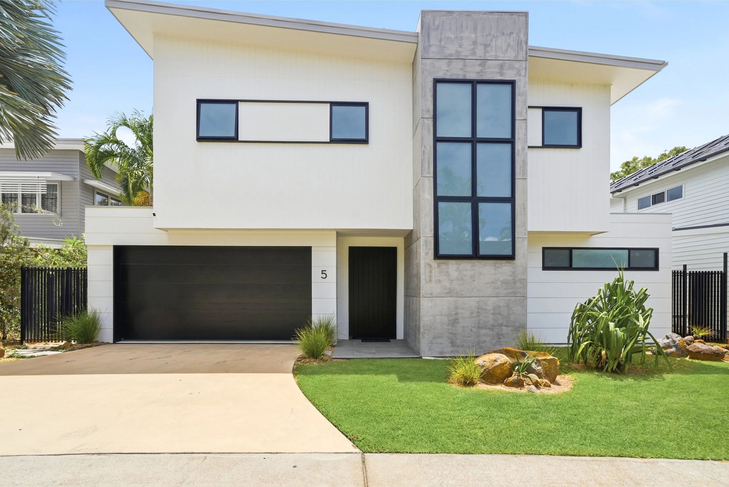 2fb56a6b-a5bc-419a-a240-434186f0dc50_0007_fix patchy grass.jpg