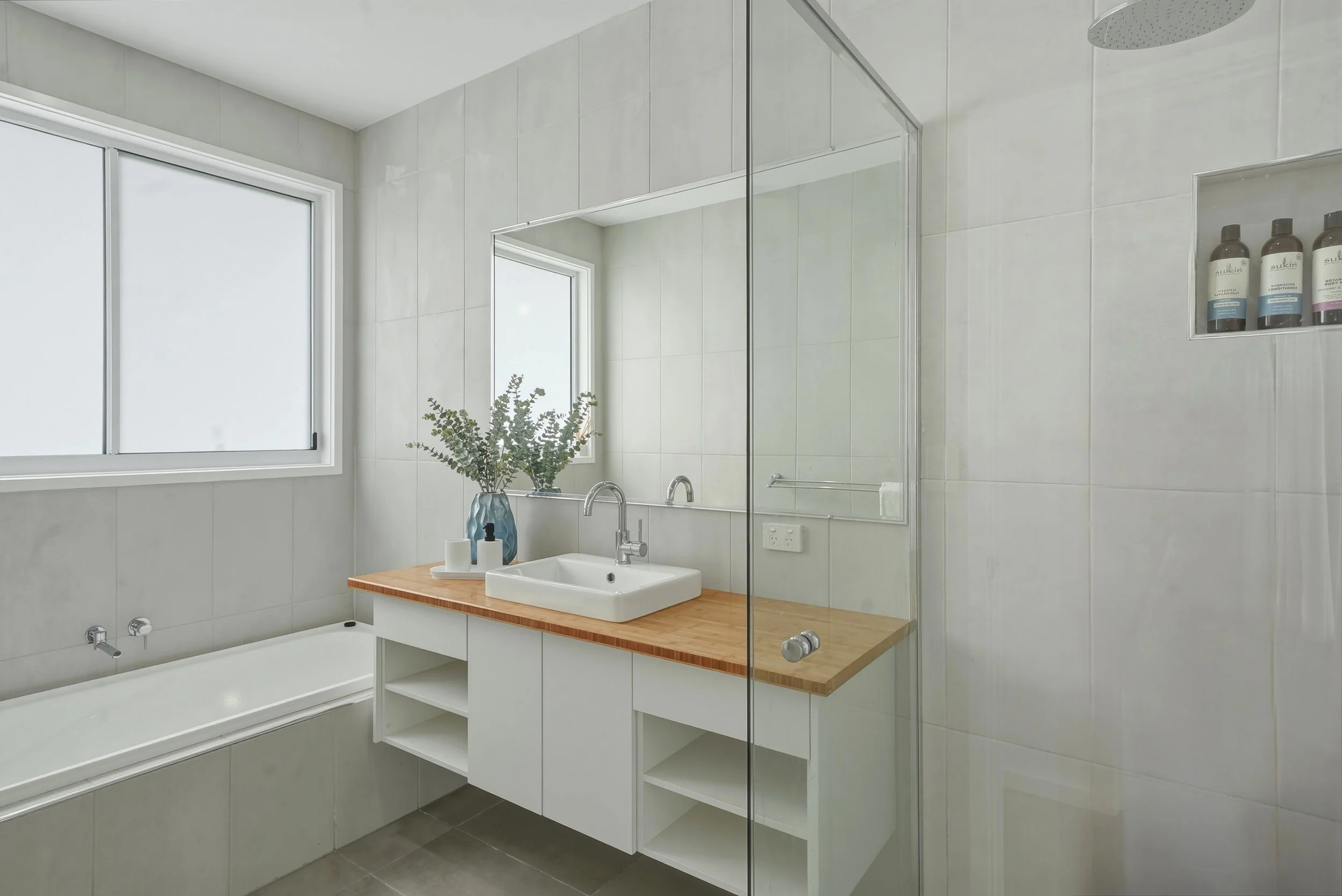 Wides_0009_remove reflections from shower door.jpg