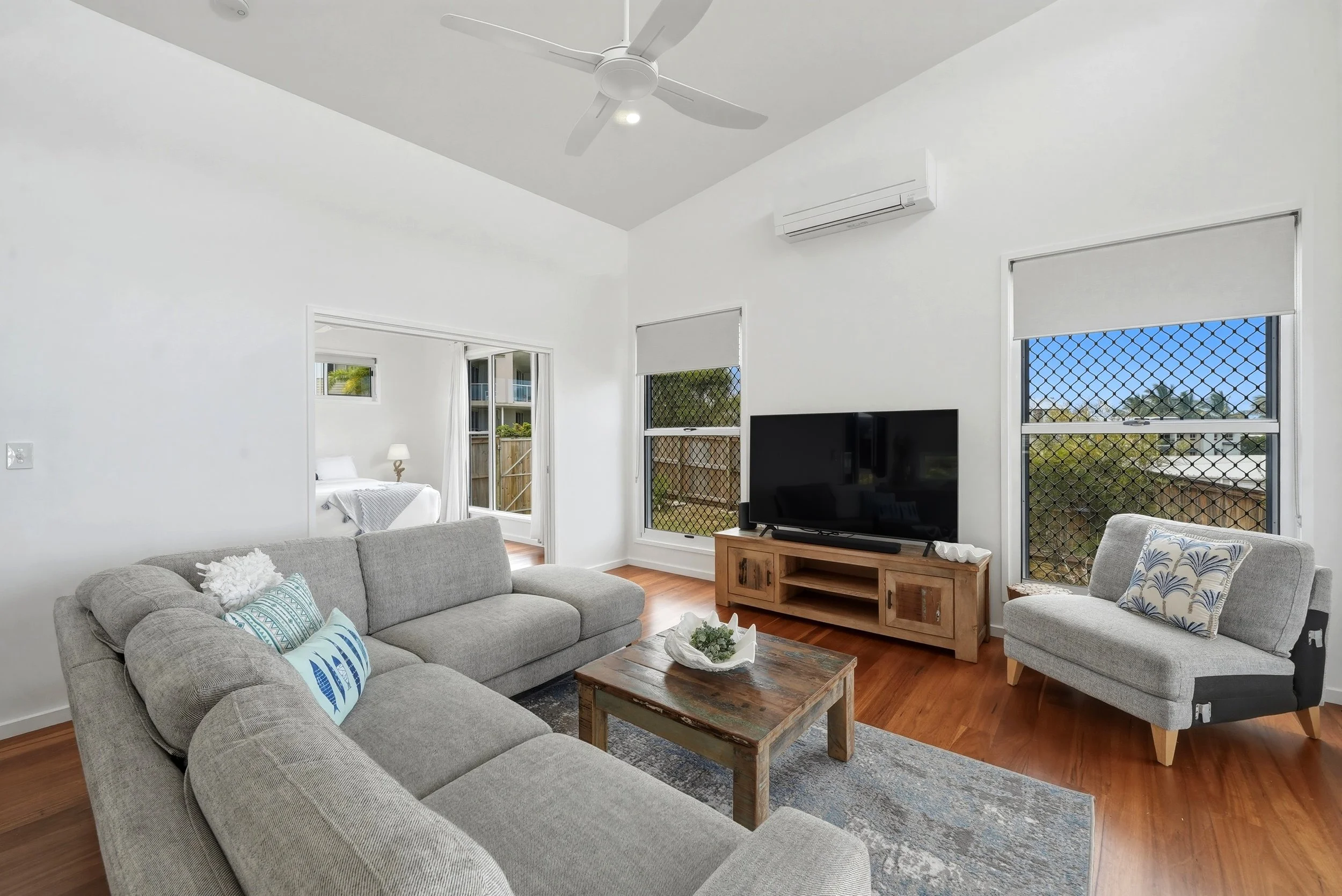 Wides_0005_Layer 1.jpg