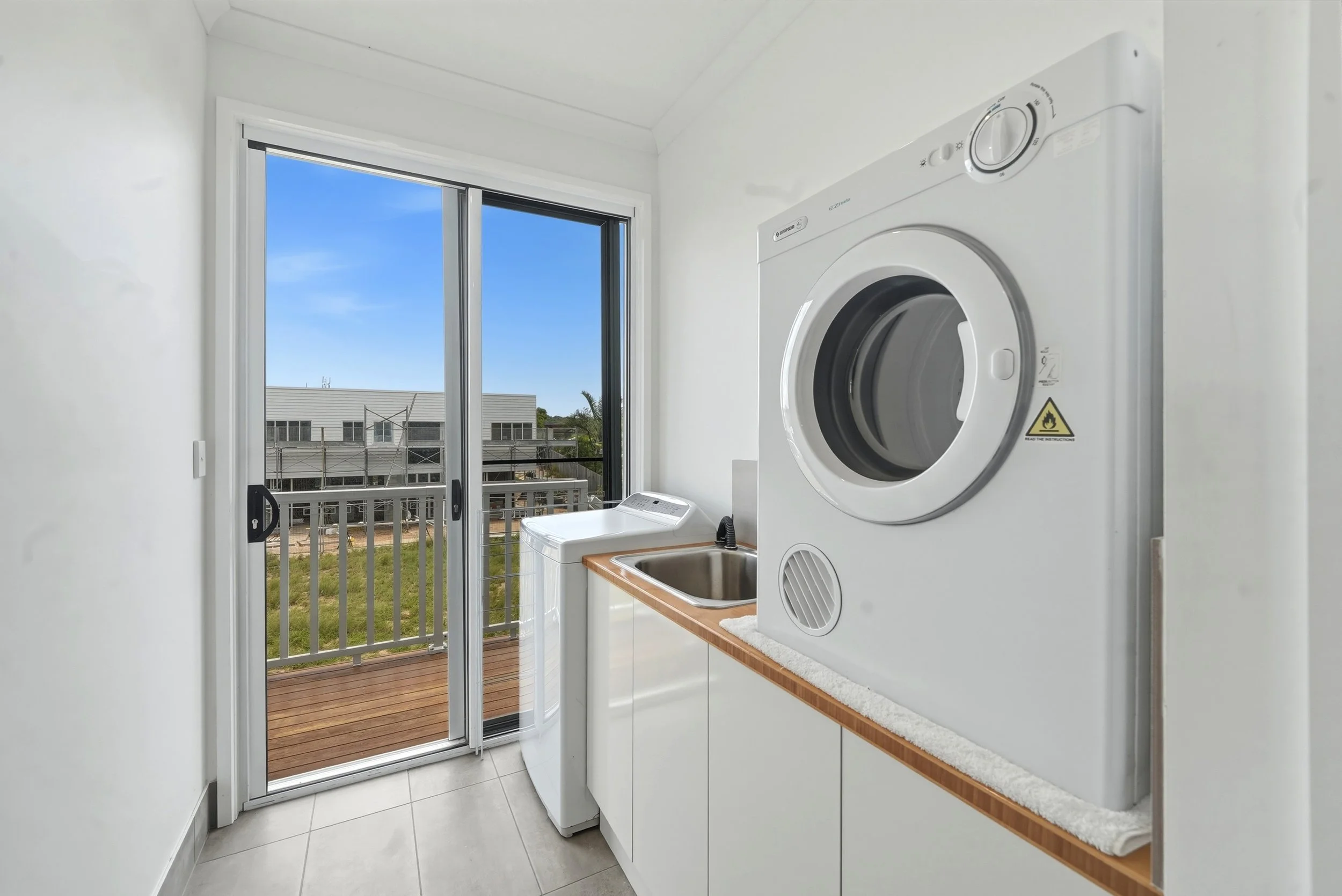 Wides_0003_Layer 6.jpg