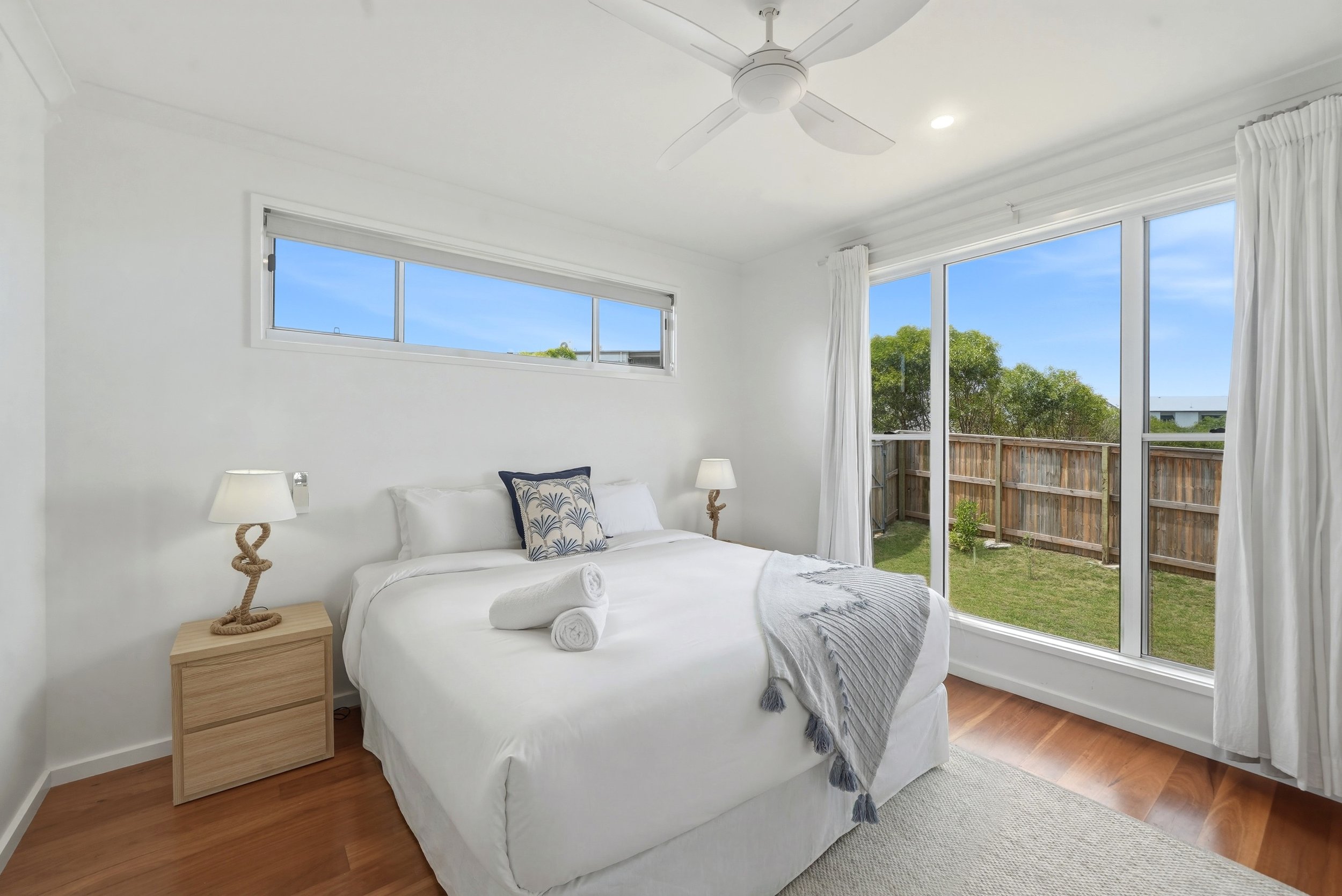 Wides_0011_fix bed spread folding make it neat and no wrinkles on the corners.jpg