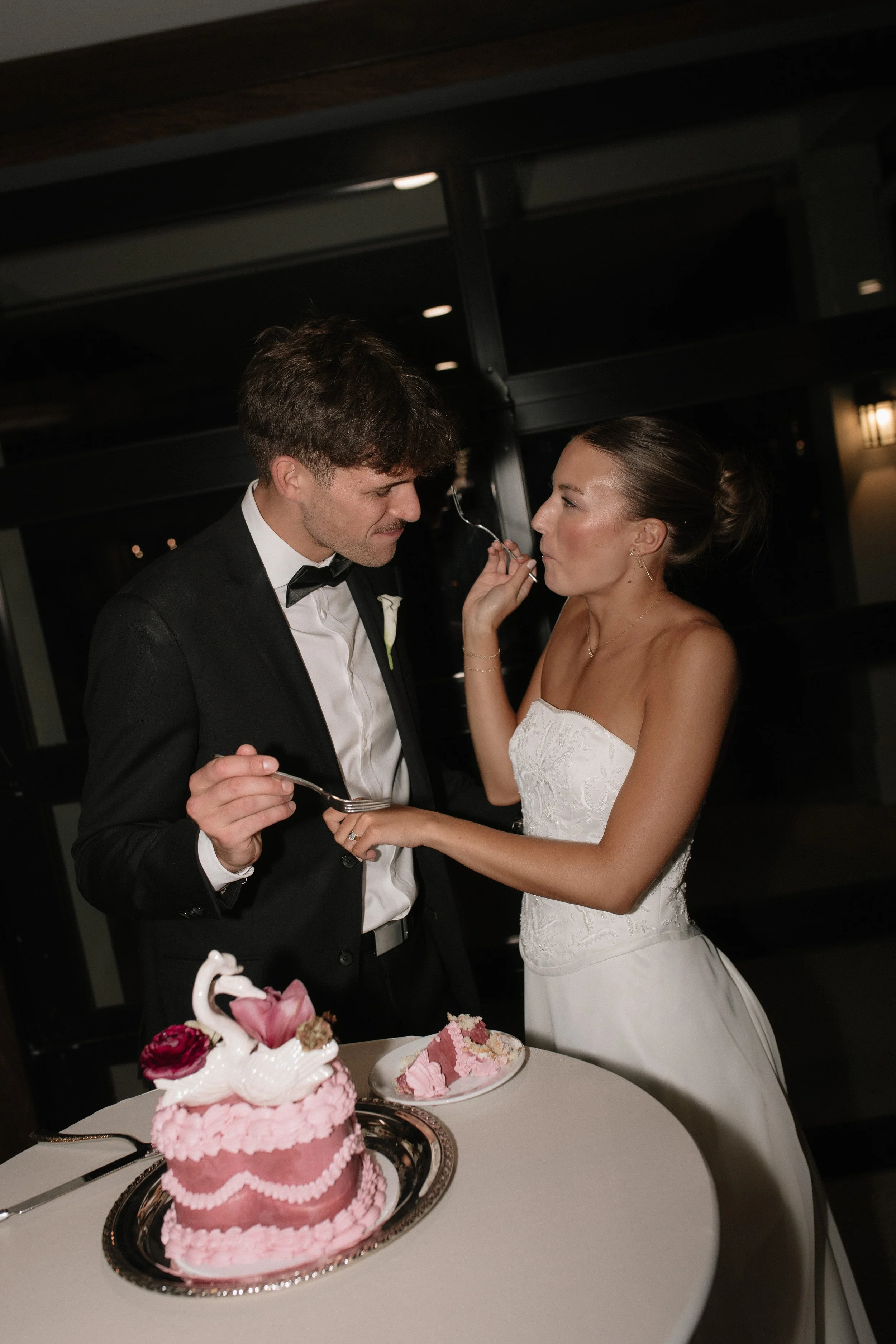 brown & burgundy wedding, travel wedding photographer, golf course wedding ideas, candid wedding photographer, documentary, film inspired georgia abigail photo -290.jpg