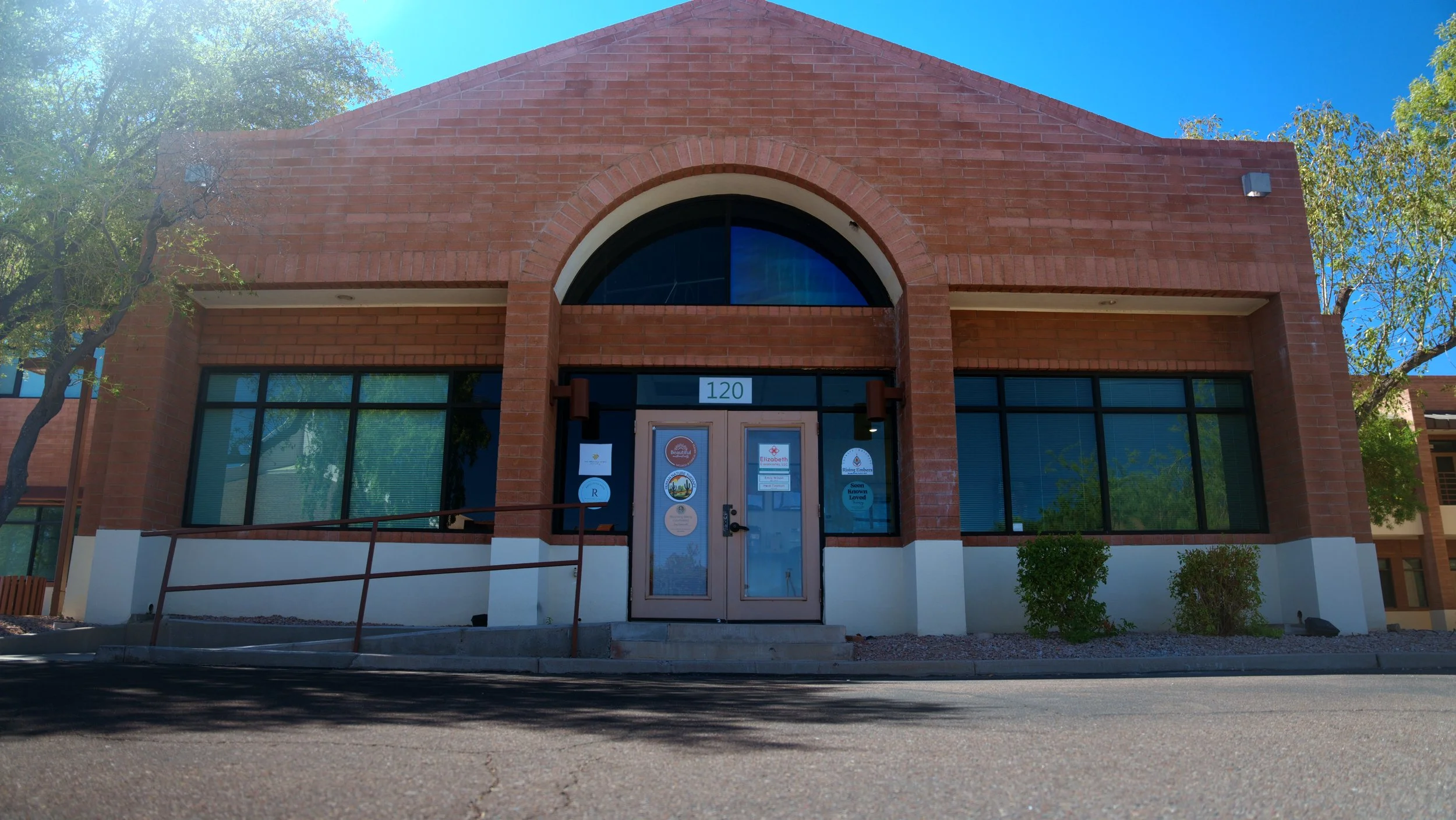 Exterior of the Elizabeth & Associates office building in Chandler, AZ