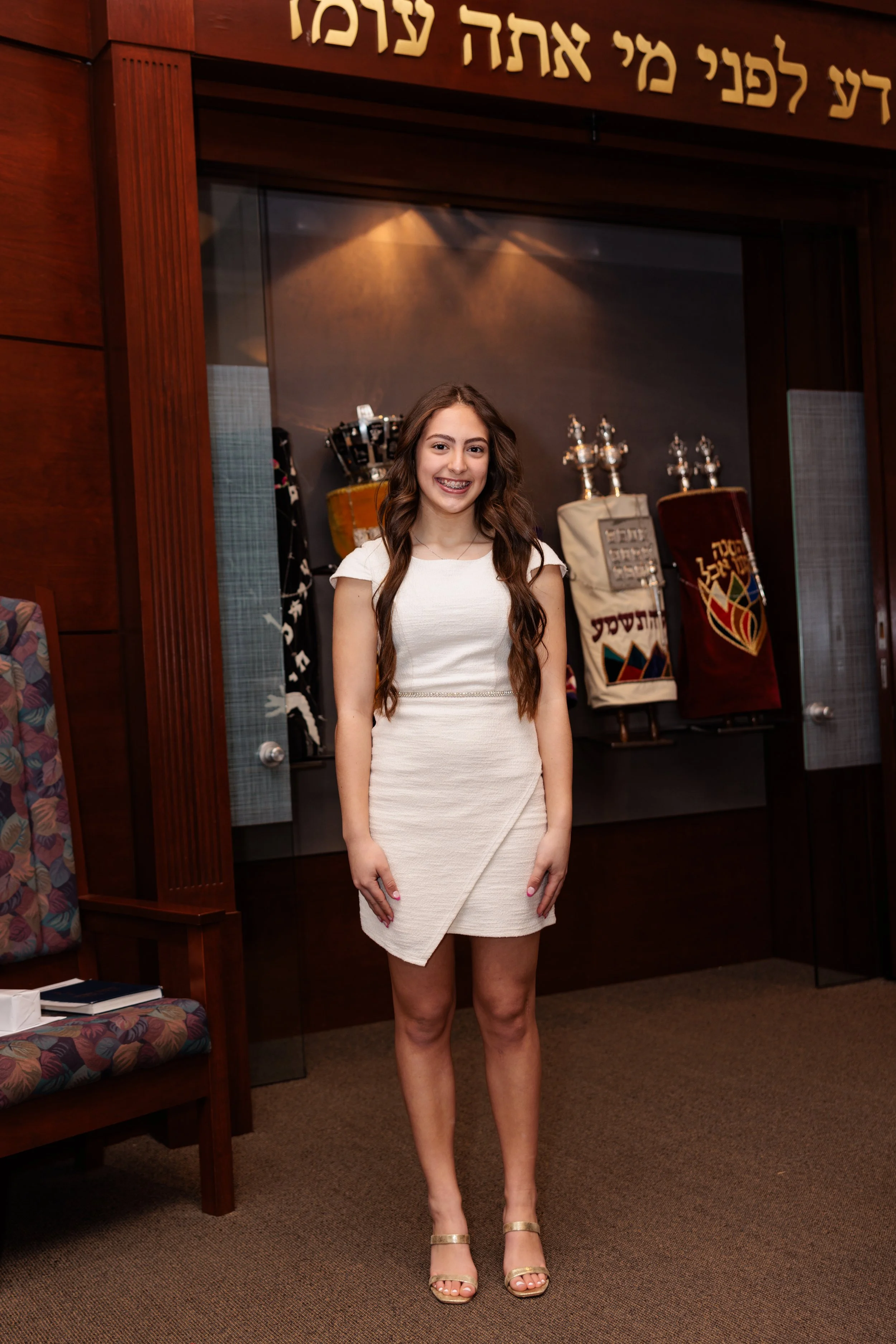 Bat Mitzvah formal photos.  Bat mitzvah photos at Shul.  Bat Mitzvah photos at synagogue.  Bat Mizvah photographer, bat mitzvah photography