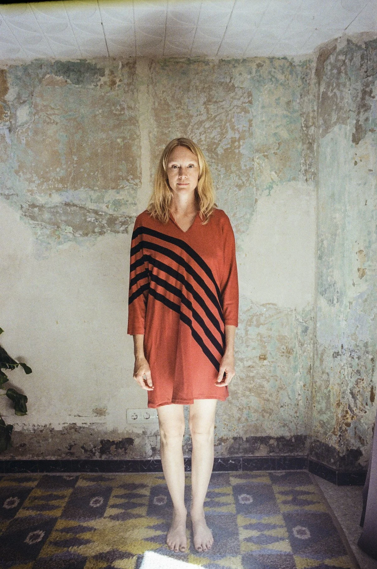 red_355_Sparent.jpg