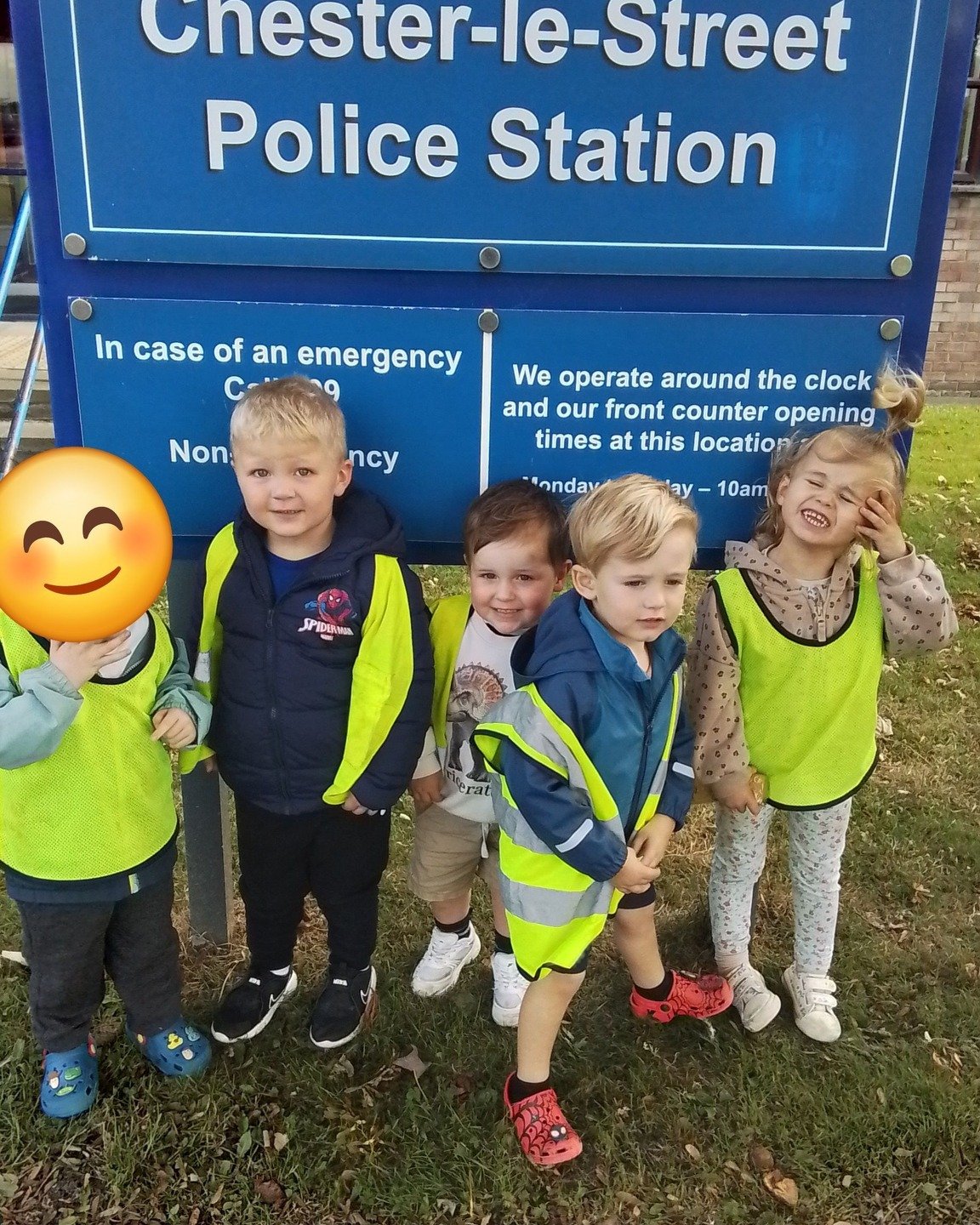#brightstarcls 🚒👮&zwj;♀️

This week our little ones explored 'People Who Help Us'! We learned about emergency services, dentists, teachers and shop workers through hands-on fun: fire-themed art, junk-modelled fire engines, and a shaving foam "