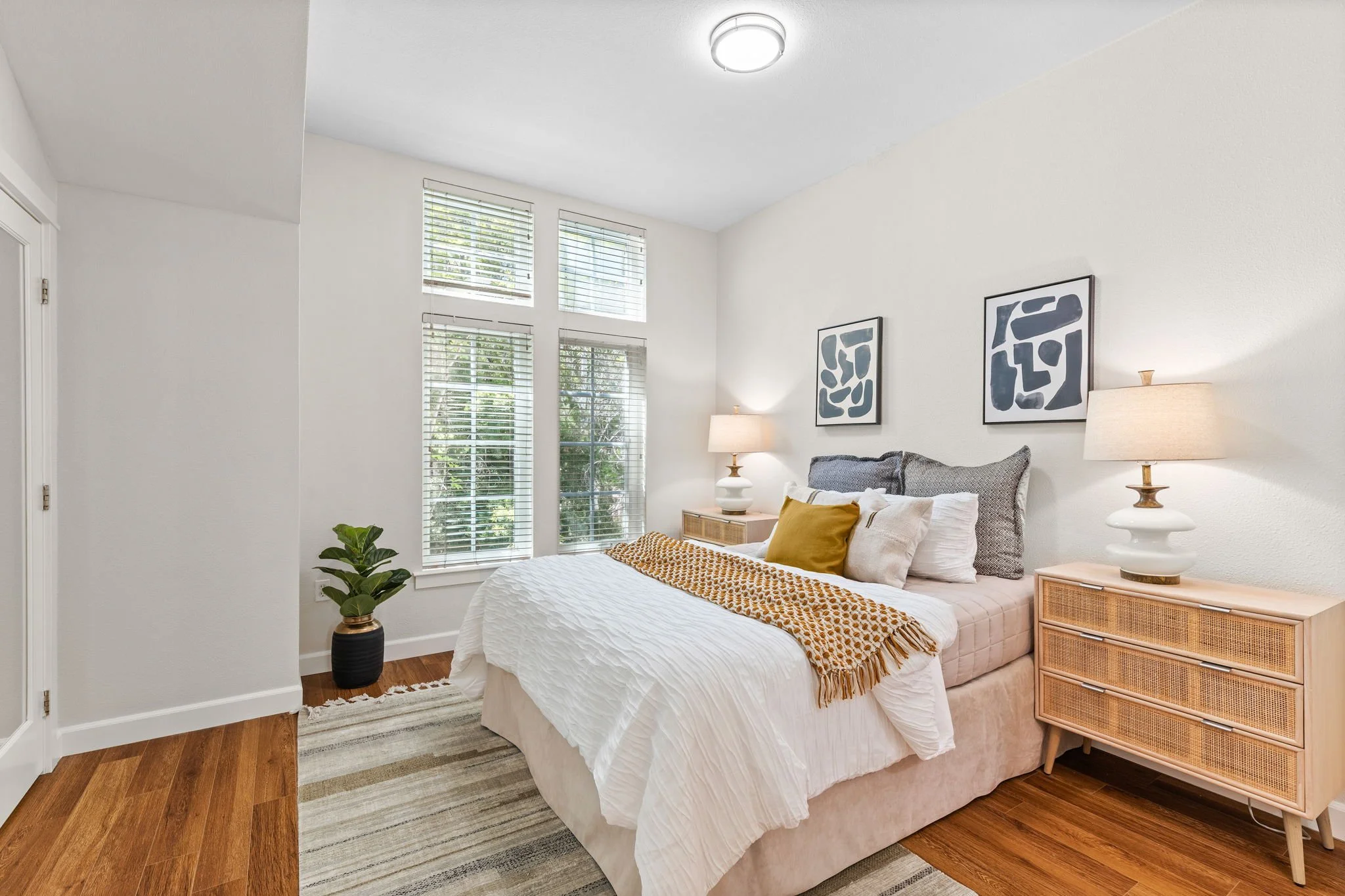 18-web-or-mls-So Gold Photo-18.jpg