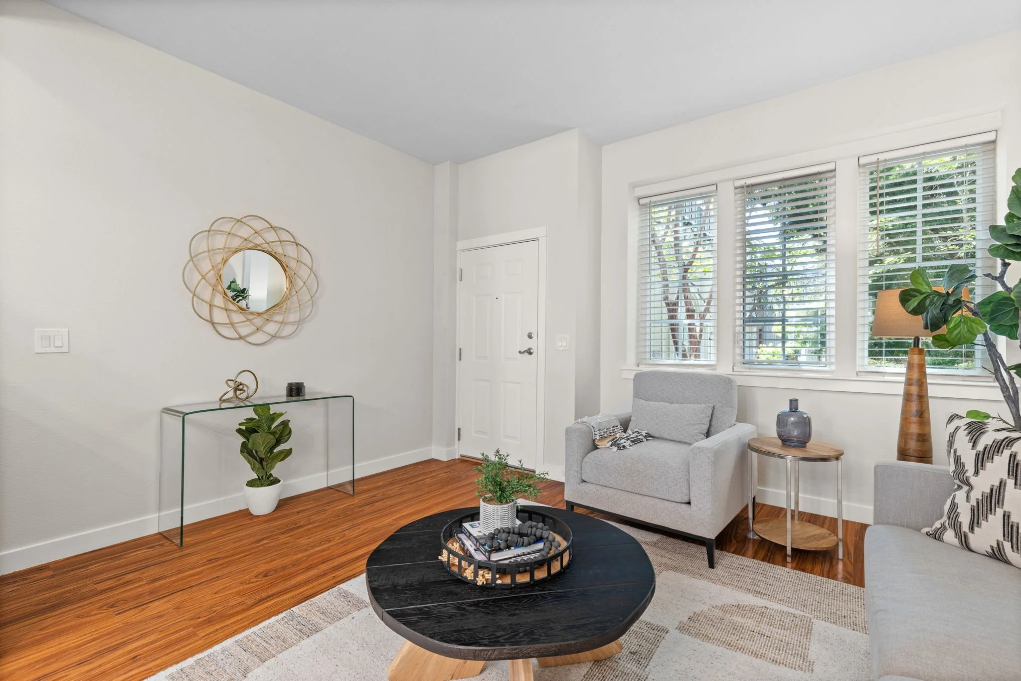 5-web-or-mls-So Gold Photo-5.jpg