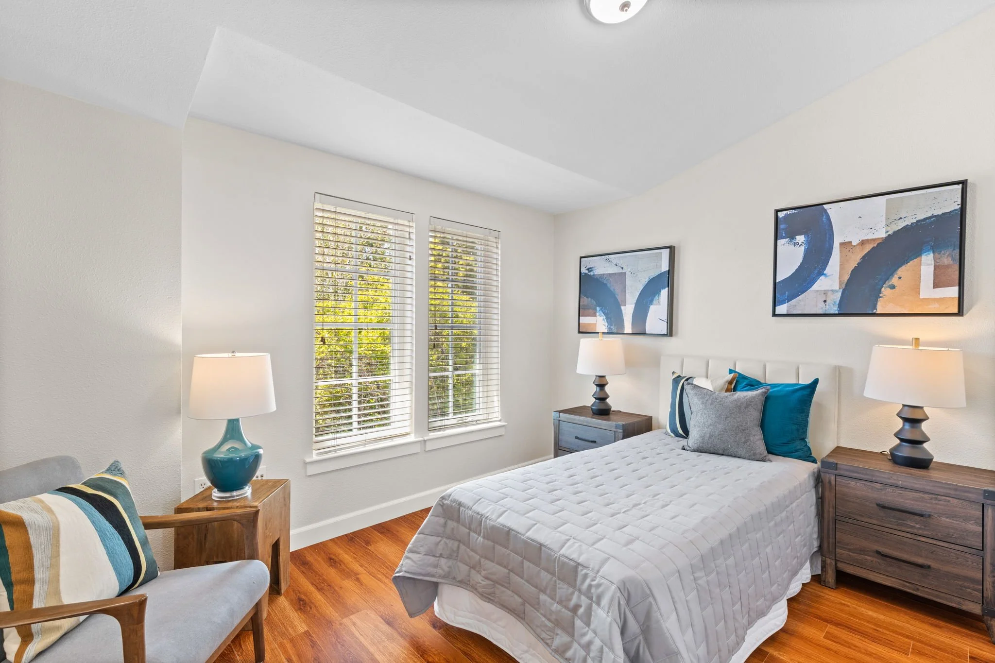 23-web-or-mls-So Gold Photo-23.jpg