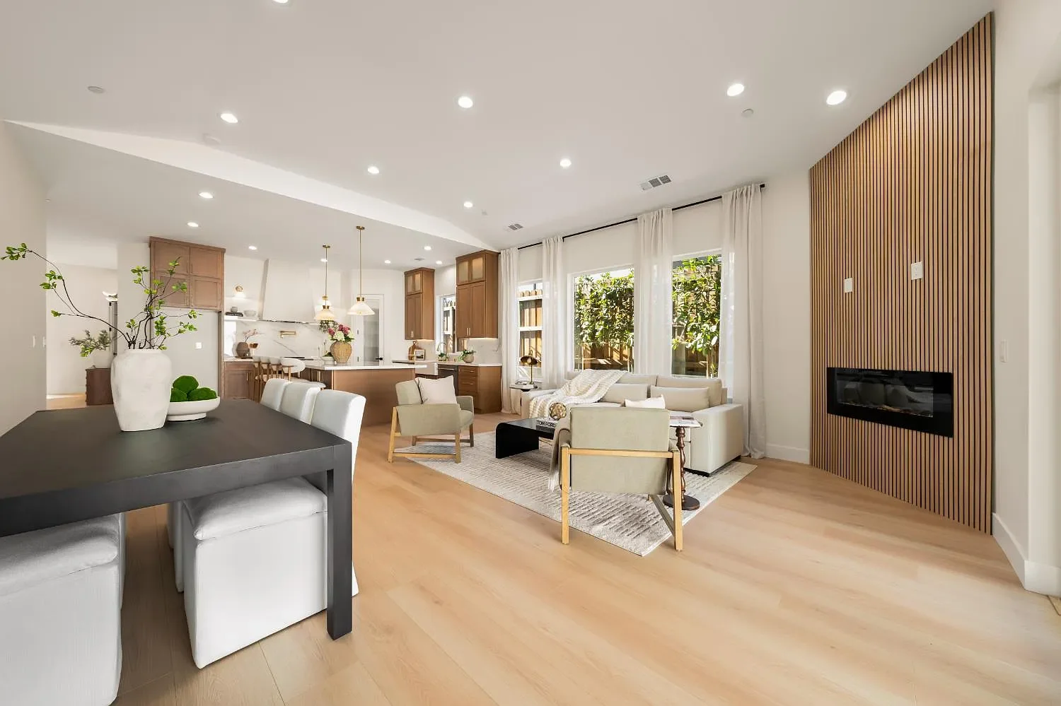 Rocklin 43 - Living room.webp
