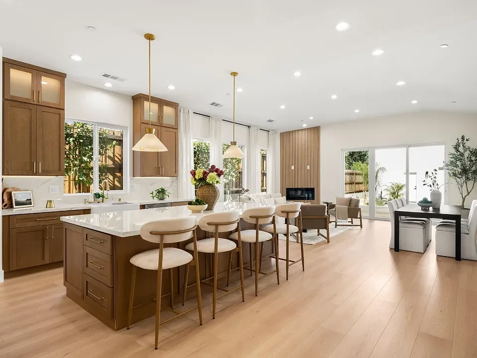 Rocklin 7 - Living room.webp