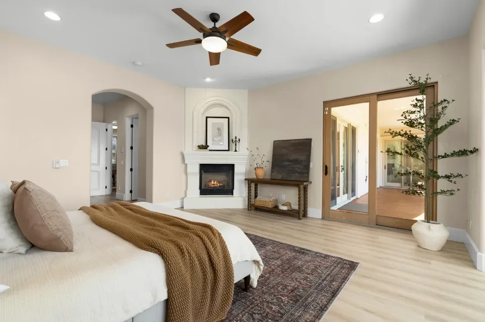 Roseville 18 - Master Bed.webp