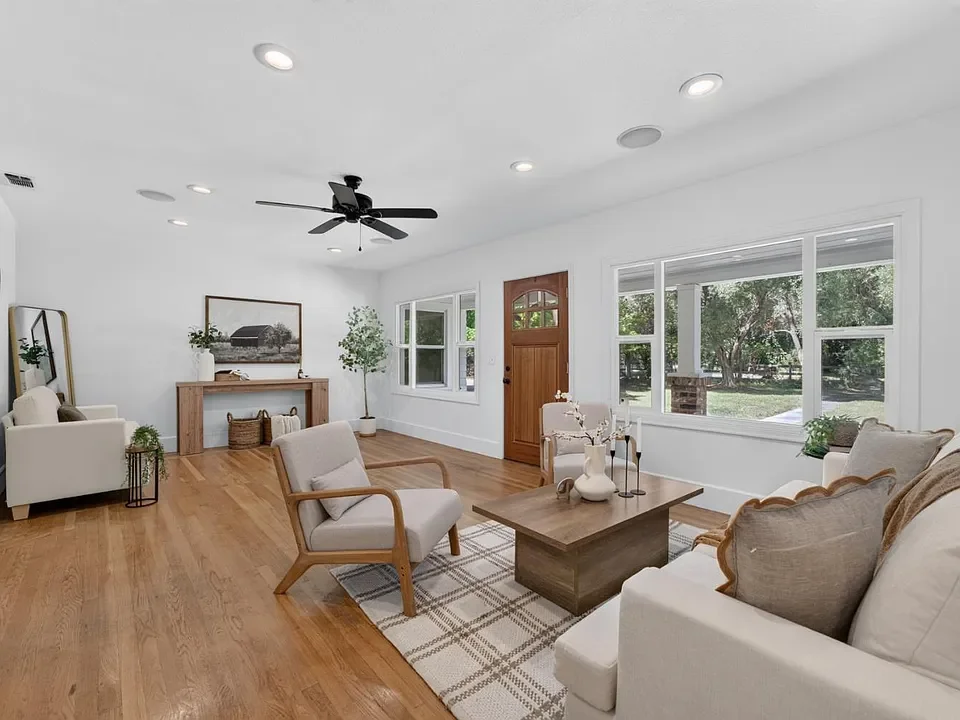 Carmichael 10 - Living room.webp