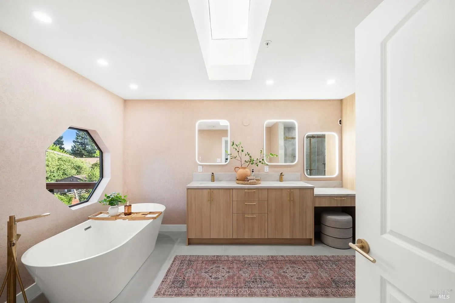 Napa 22 - Master bath.webp
