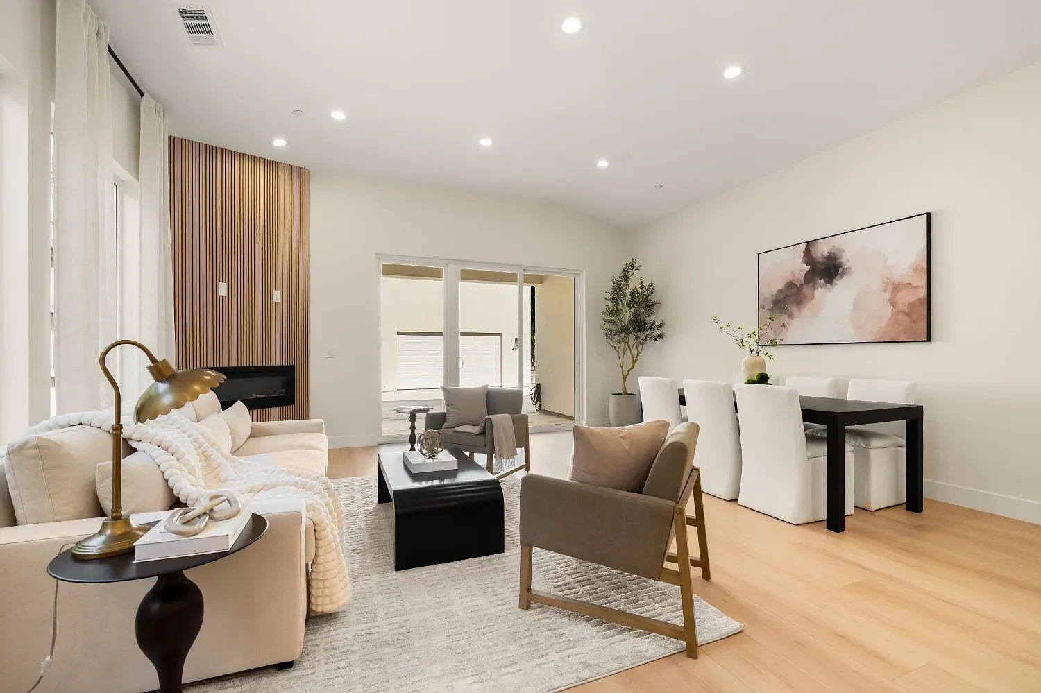 Rocklin 42 - Living room.webp