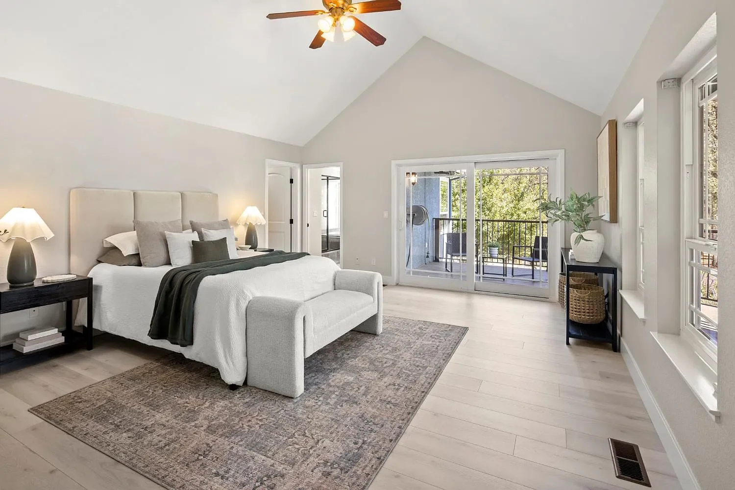 Auburn 22 - Master Bed.webp
