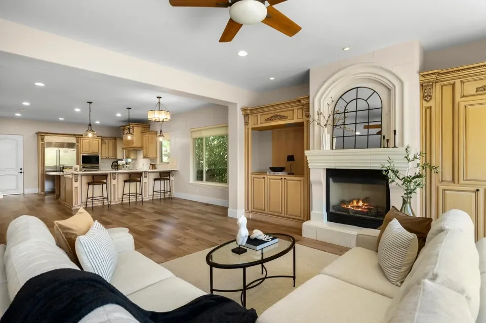 Roseville 9 - Living.webp