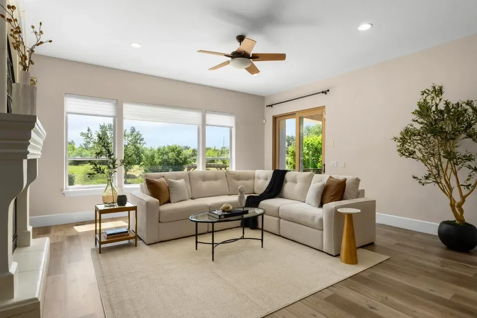 Roseville 7 - Living.webp