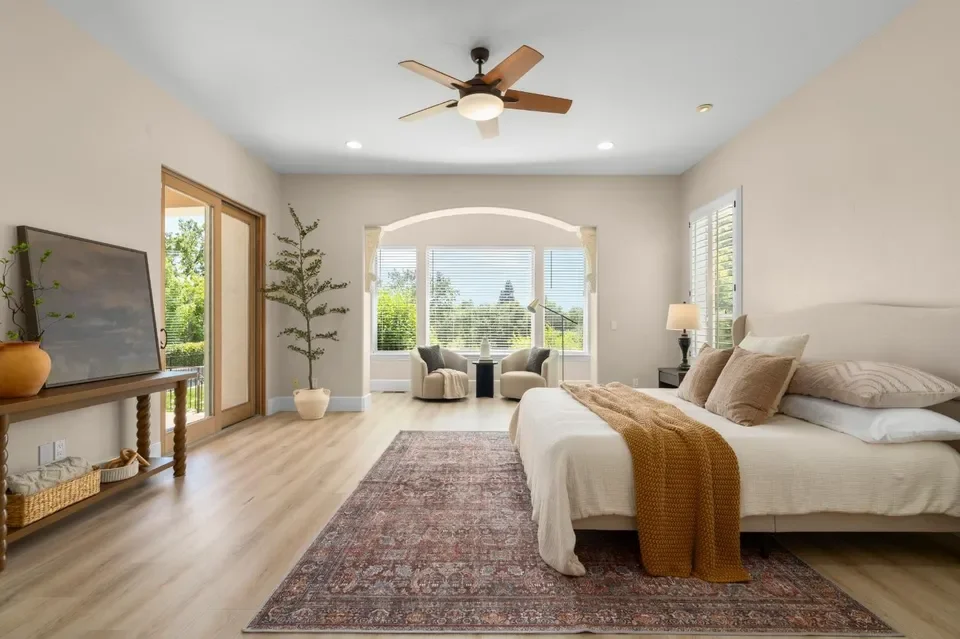 Roseville 17 - Master Bed.webp