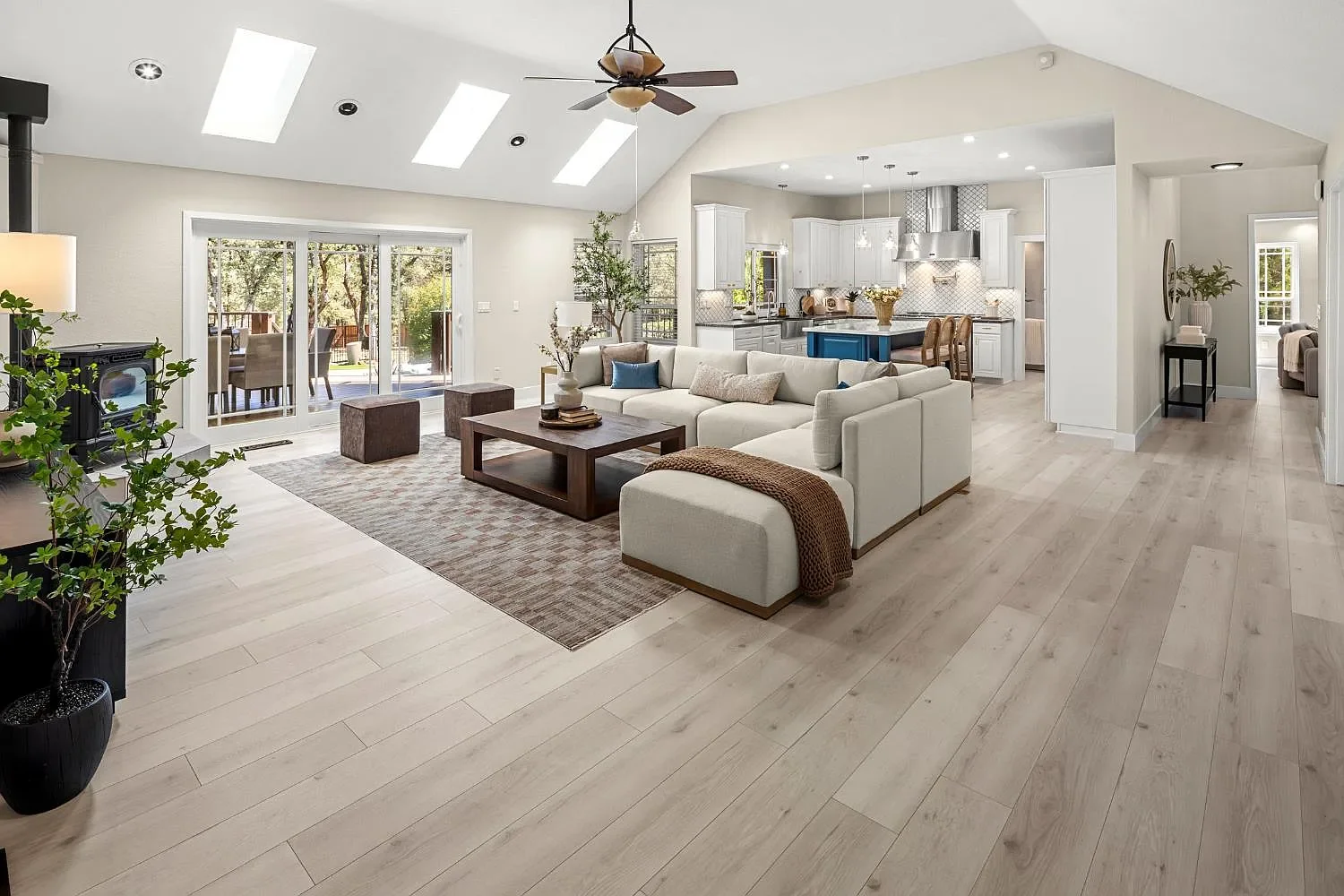 Auburn 11 - Living room.webp