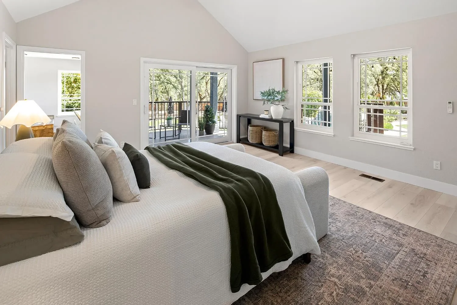 Auburn 24 - Master Bed.webp