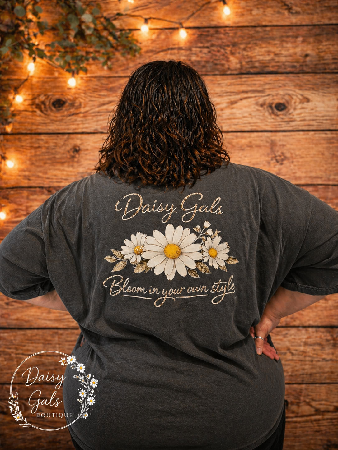 Daisy Gals Graphic T-Shirt Pepper