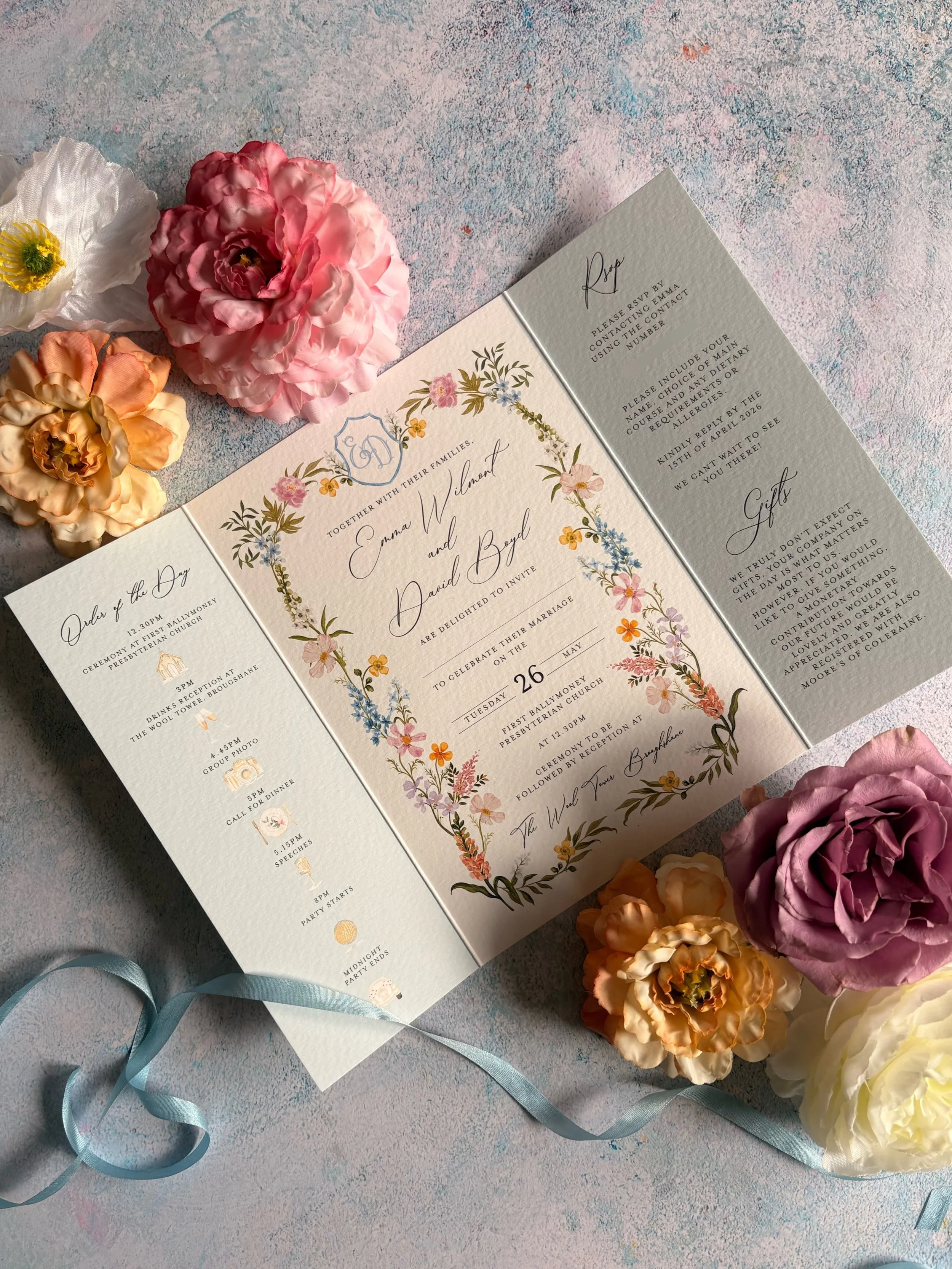 Still obsessed with this one! Gate fold invitations are the perfect way to include all the info you need for your wedding day!

#luxuryweddinginvitation #weddingstationerydesign #gatefoldinvitation #maywedding #pastelwedding