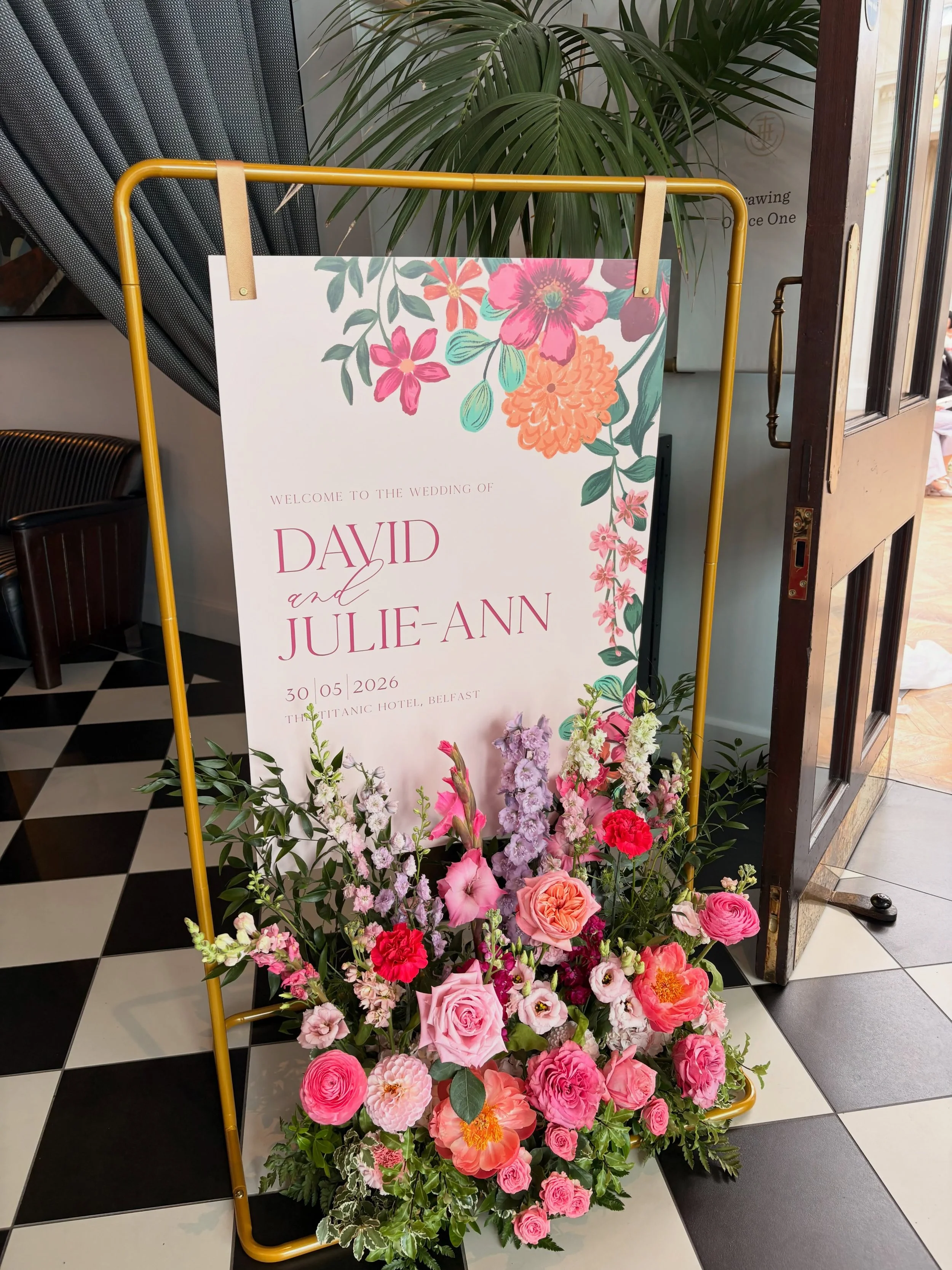 When the welcome sign matches the invites! 

Gorgeous flowers by @ditsyfloraldesign and beautiful venue @titanichotelbelfast 

#belfastwedding #titanichotelbelfast #citywedding #summerweddinginspiration