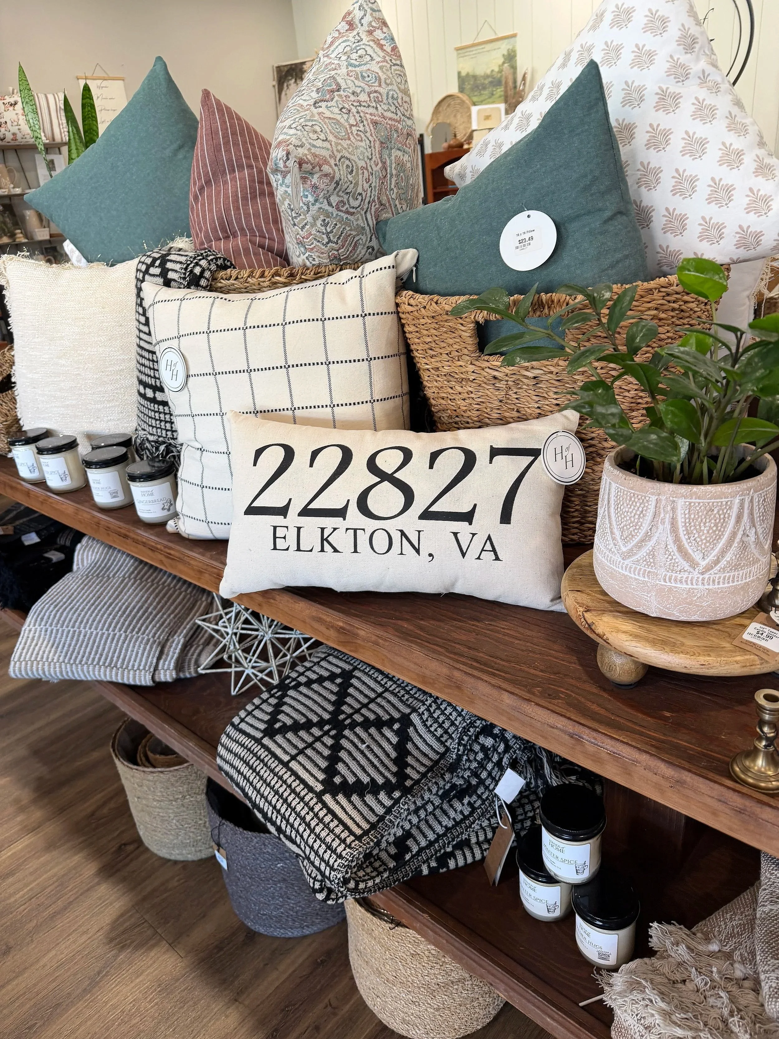  Elkton '22827' decorative pillow and handcrafted pillows