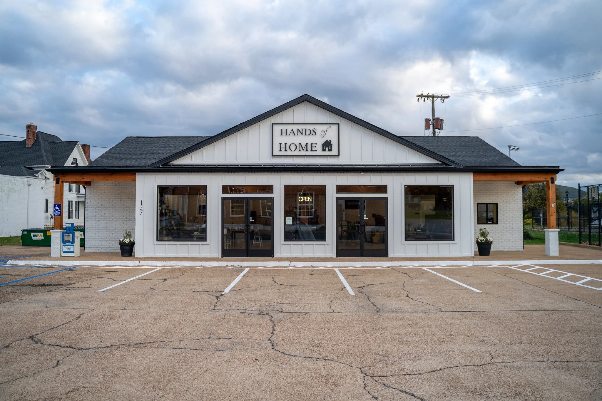 Hands of Home,  a faith based, family owned, Artisan shop and cafe in Elkton VA. Houses handcrafted gifts & decor, freshly baked goods, soft pretzels, soft serve ice cream, freshly squeezed Lemonade.  